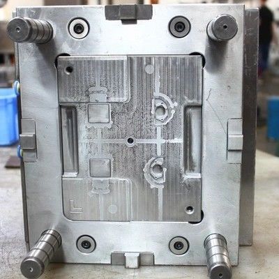 Plastic Injection Mold GF30 Wegwerp Medische Plastic Parts Mold Spray Equipment Mould IATF 16949